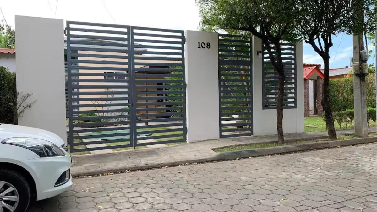 Runway 108 Appartement Managua Buitenkant foto